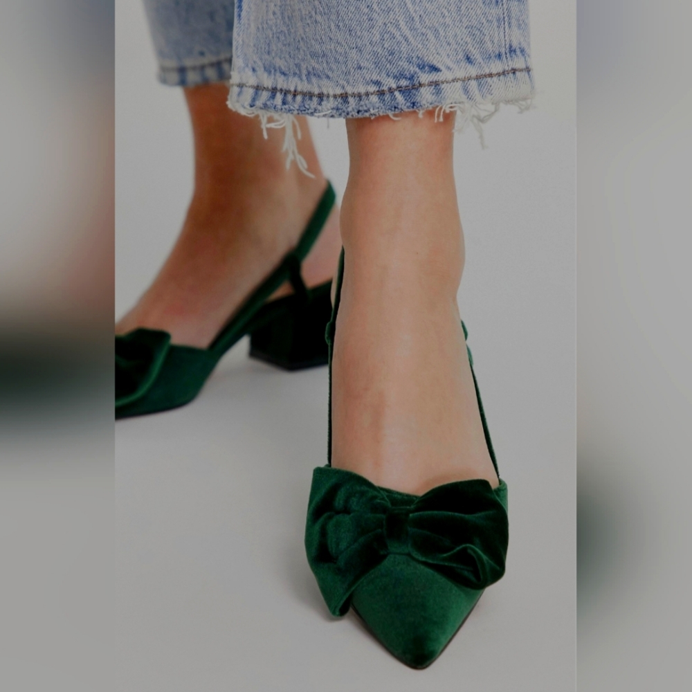 ASOS DESIGN Scarlett bow detail mid heeled pumps
